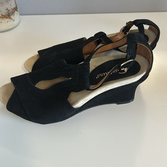 Earthies Black Heeled Sandals - Picture 4 of 5